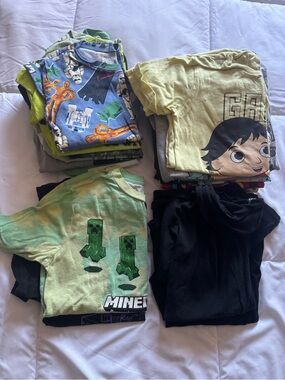 Boys Tee Bundle - Green Minecraft, Star Wars & Ryan’s World (18 T-shirts)